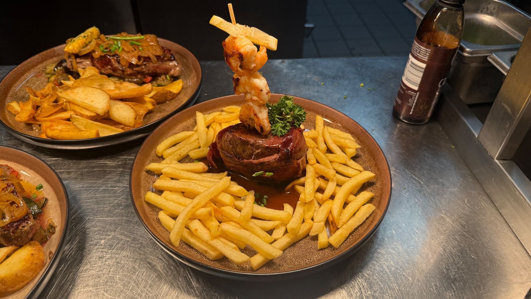 Medaillon mit Garnelenspieß